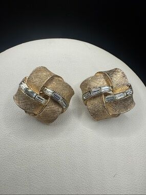 Vintage LISNER Textured Knot Clip-On Earrings Clear Baguette Accents